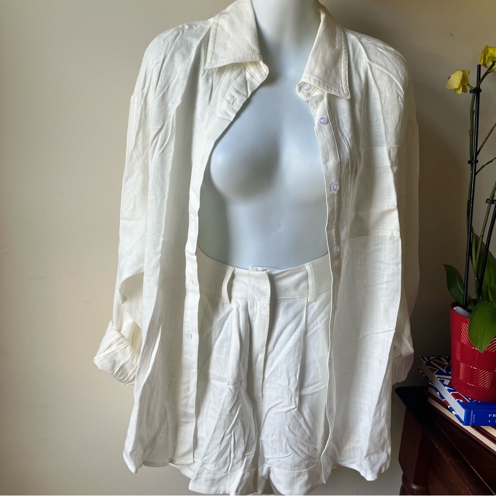 Palms Away EUC white longsleeve button up shorts set XS/small